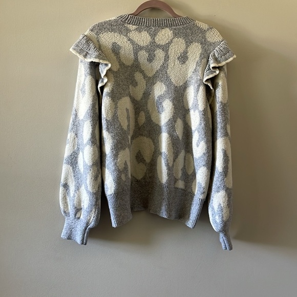 Crown & Ivy Long Sleeve Ruffle Animal Print Sweater SZ XL - Picture 7 of 7